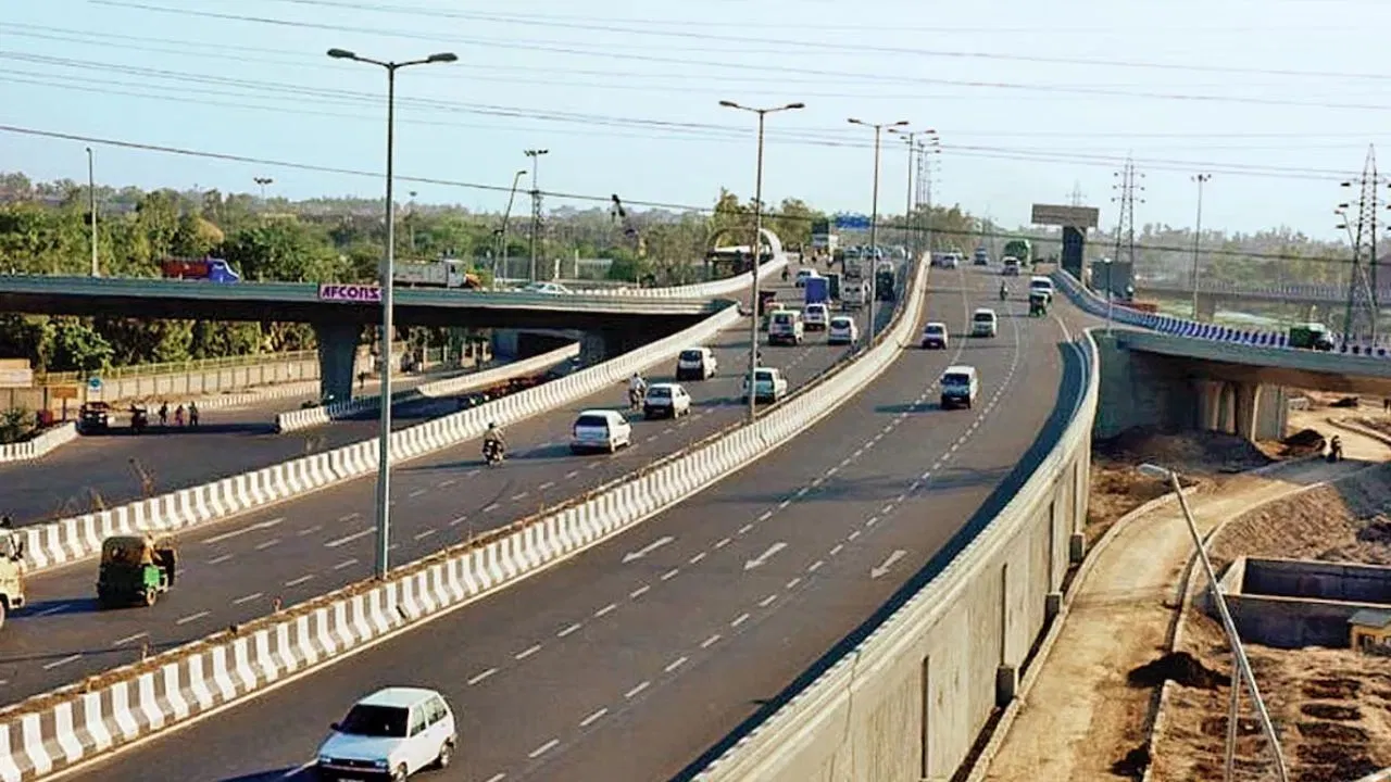 दिल्ली के बारापुला फ्लाईओवर पर बड़ा हादसा, डिवाइडर से टकराई तेज रफ्तार स्कॉर्पियो; एक युवक की मौत दिल्ली के बारापुला फ्लाईओवर पर बड़ा हादसा, डिवाइडर से टकराई तेज रफ्तार स्कॉर्पियो; एक युवक की मौत