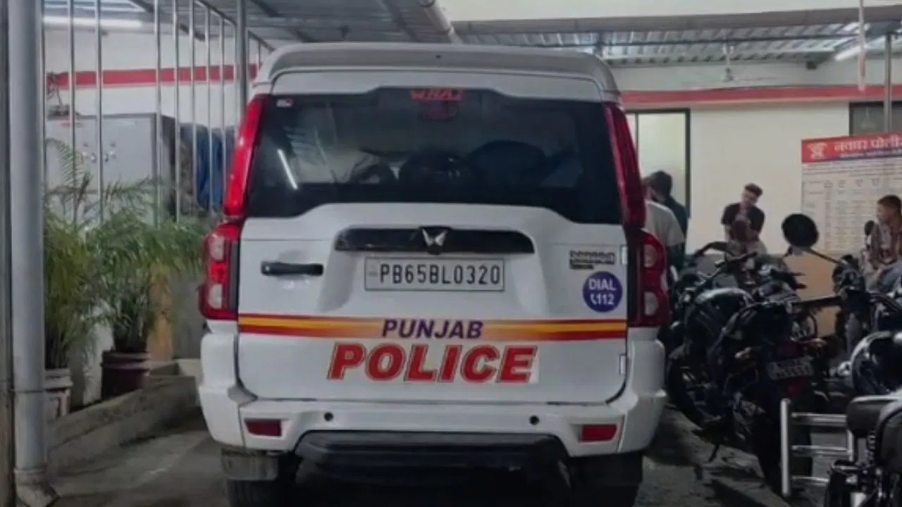 पंजाब पुलिस की महाराष्ट्र में रेड, पूर्व IPS से जुड़ा 8 करोड़ ऑनलाइन ठगी का केस; खुद को मार ली थी गोली पंजाब पुलिस की महाराष्ट्र में रेड, पूर्व IPS से जुड़ा 8 करोड़ ऑनलाइन ठगी का केस; खुद को मार ली थी गोली