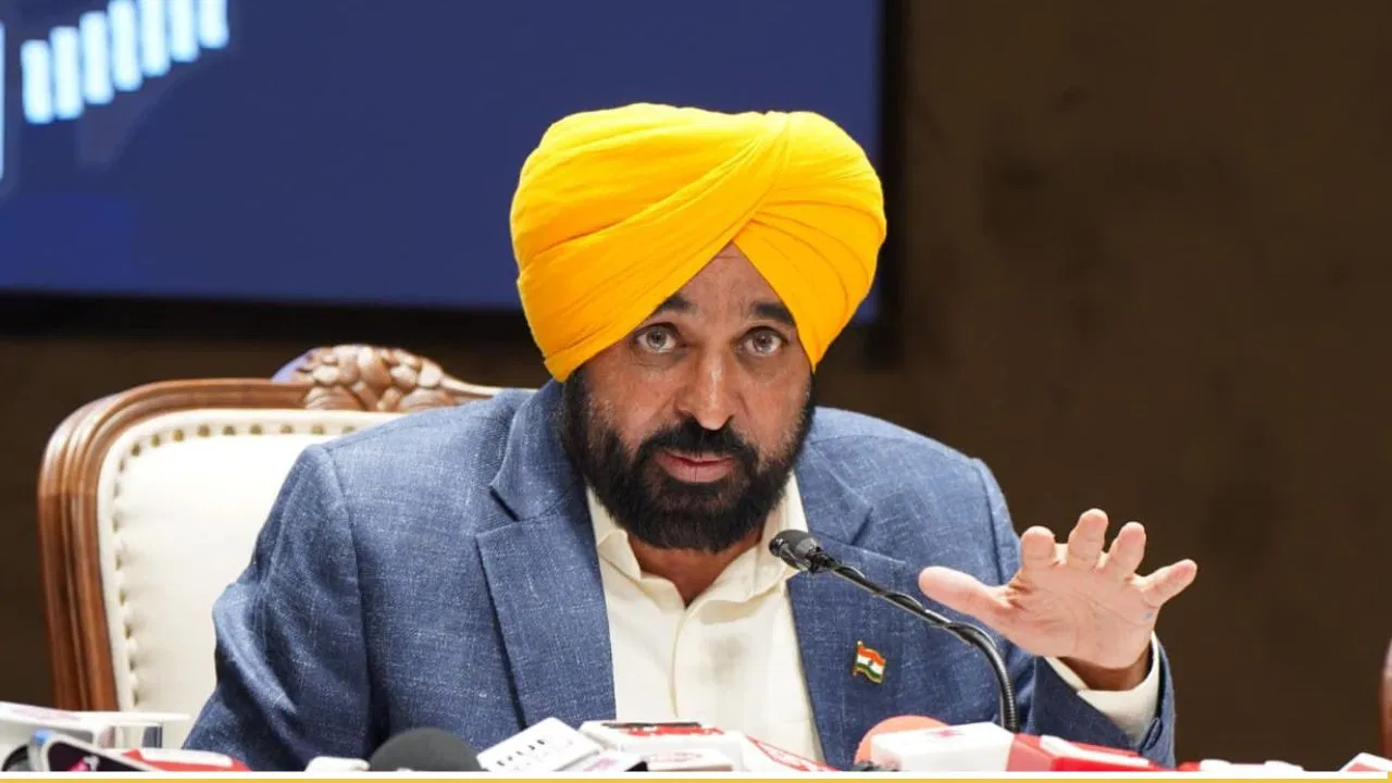 पंजाब के किसानों के हाथ फिर खाली… CM भगवंत मान ने केंद्रीय बजट पर जताई निराशा पंजाब में 'गैंगस्टरों पर वार' की शुरुआत, CM भगवंत मान ने जारी किया एंटी गैंगस्टर हेल्पलाइन नंबर