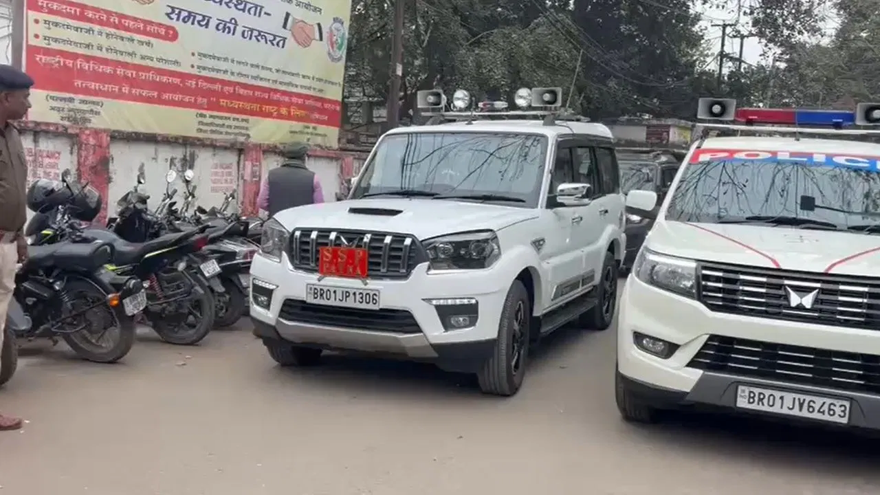 पटना सिविल कोर्ट में लोडेड रिवॉल्वर लेकर पहुंचा शूटर, निशाने पर थे… ऐसे हुई गिरफ्तारी पटना सिविल कोर्ट में लोडेड रिवॉल्वर लेकर पहुंचा शूटर, निशाने पर थे... ऐसे हुई गिरफ्तारी