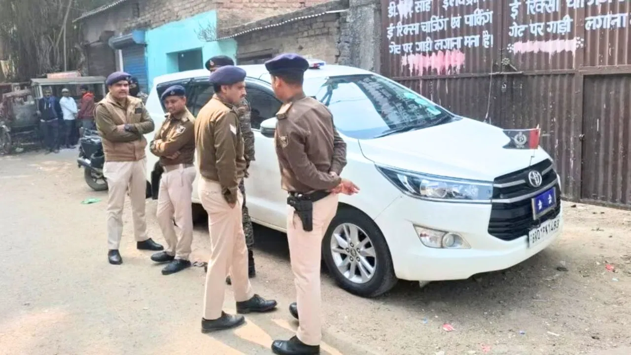 पटना हॉस्टल कांड: NEET छात्रा की मौत के मामले में बड़ा एक्शन, SIT ने 3 लोगों को हिरासत में लिया पटना हॉस्टल कांड: NEET छात्रा की मौत के मामले में बड़ा एक्शन, SIT ने 3 लोगों को हिरासत में लिया