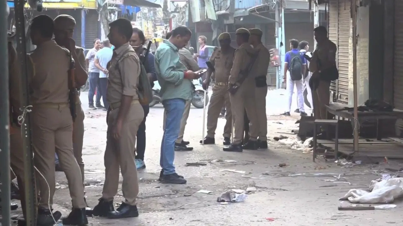 पुलिसकर्मी और दोस्त निकले हैवान! कानपुर में 14 साल की लड़की का अपहरण कर गैंगरेप, भाई का आरोप- थाने से भगाया गया पुलिसकर्मी और दोस्त निकले हैवान! कानपुर में 14 साल की लड़की का अपहरण कर गैंगरेप, भाई का आरोप- थाने से भगाया गया