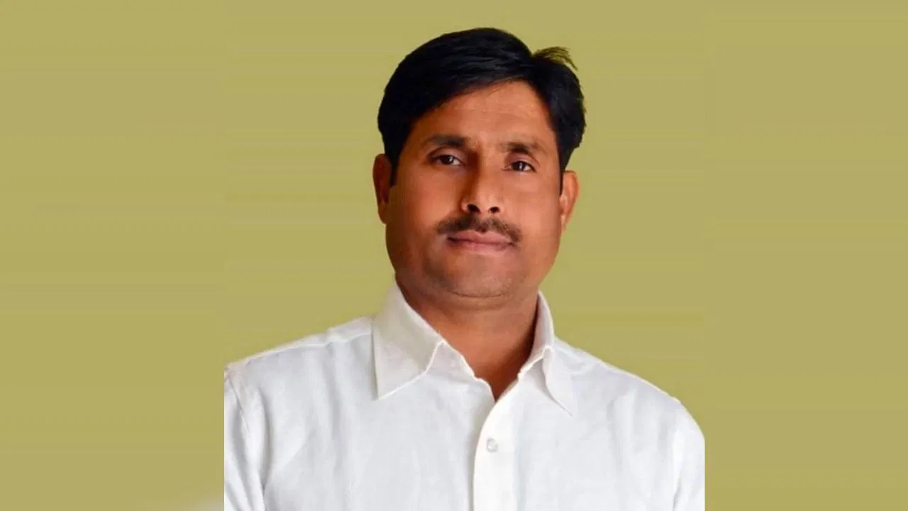 बाराबंकी में RLD प्रदेश सचिव को भतीजे ने मारी गोली, हालत गंभीर; आरोपी गिरफ्तार बाराबंकी में RLD प्रदेश सचिव को भतीजे ने मारी गोली, हालत गंभीर; आरोपी गिरफ्तार