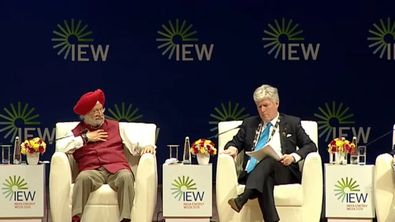 भारत और कनाडा के बीच ऊर्जा साझेदारी को मिली नई रफ्तार, IEW 2026 में मंत्री स्तर पर संवाद भारत और कनाडा के बीच ऊर्जा साझेदारी को मिली नई रफ्तार, IEW 2026 में मंत्री स्तर पर संवाद