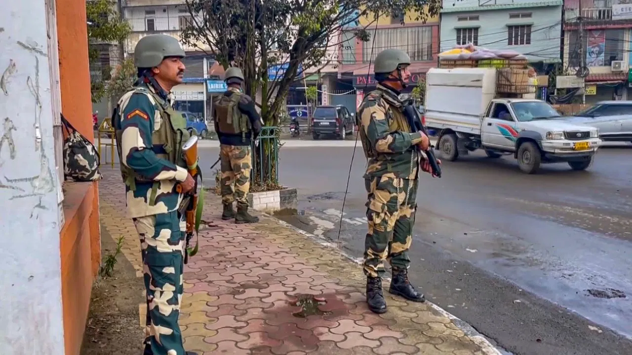 मणिपुर हिंसा के दौरान इस महिला से हुआ था गैंगरेप, अब हुई मौत, नहीं हो सकी आरोपियों की पहचान मणिपुर हिंसा के दौरान इस महिला से हुआ था गैंगरेप, अब हुई मौत, नहीं हो सकी आरोपियों की पहचान