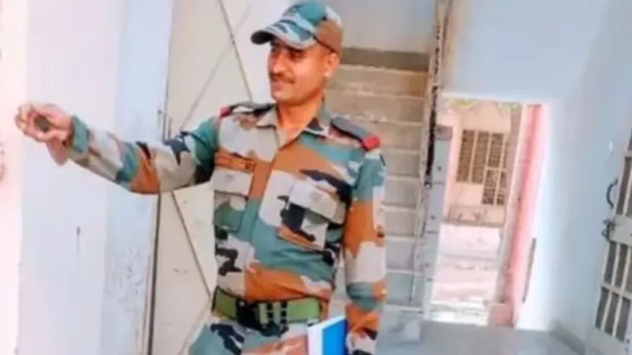 ‘मां ठंड से बच कर रहना’… सुबह फोन पर बात की, शाम को बेटा शहीद हो गया; हरे राम कुंवर की वीरता बताते रो पड़ा भाई 'मां ठंड से बच कर रहना'... सुबह फोन पर बात की, शाम को बेटा शहीद हो गया; हरे राम कुंवर की वीरता बताते रो पड़ा भाई