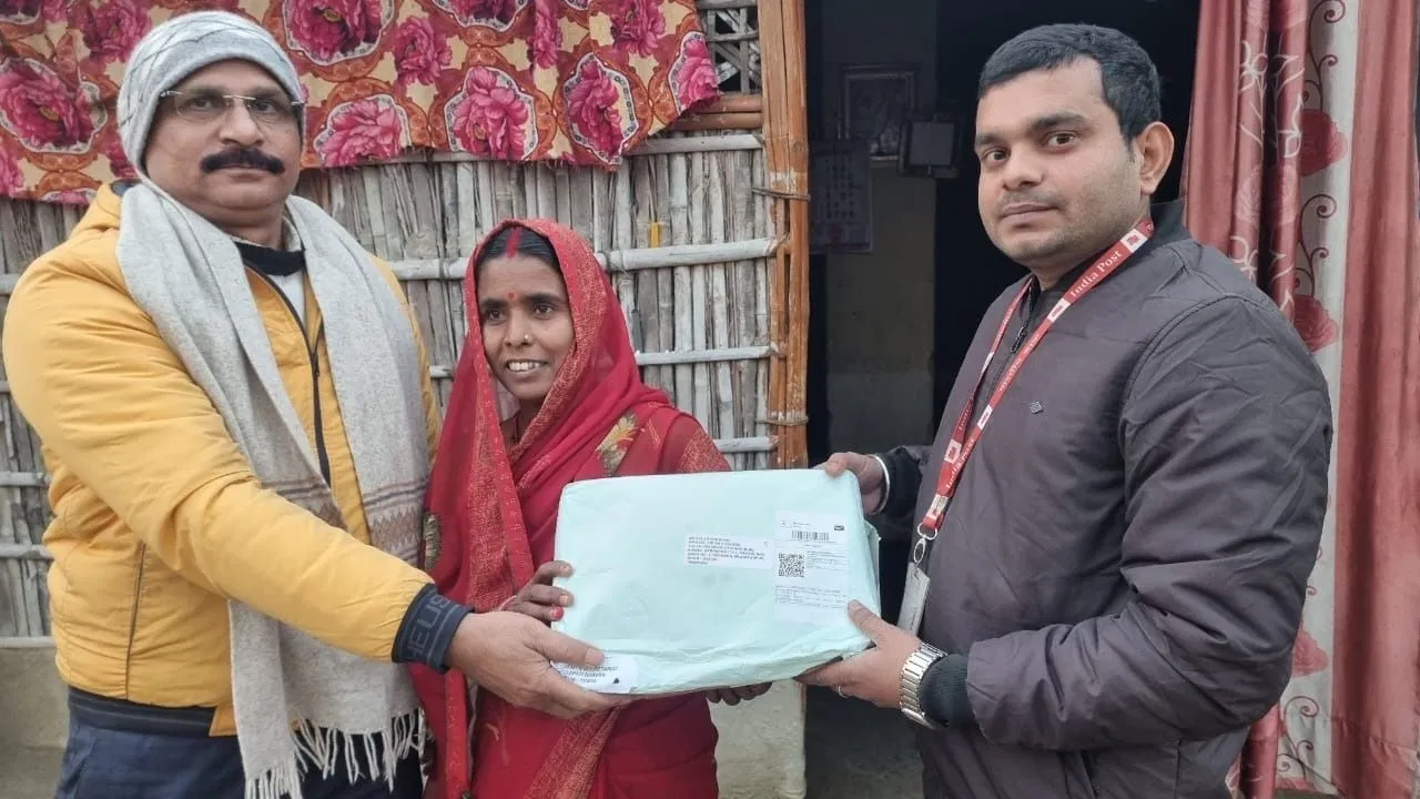 मुजफ्फरपुर की ‘सोलर दीदी’ को राष्ट्रपति का बुलावा, लिफाफे में मिला एयर टिकट; जानें देवकी देवी की कहानी मुजफ्फरपुर की 'सोलर दीदी' को राष्ट्रपति का बुलावा, लिफाफे में मिला एयर टिकट; जानें देवकी देवी की कहानी