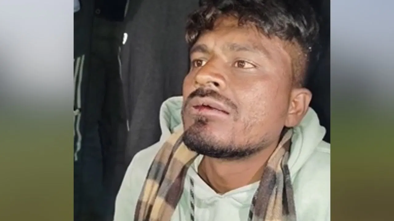 मैं गंदा आदमी नहीं साहब! रात में कार लेकर गांव में पहुंचा, गांववालों ने चोर समझ लिया…खंभे से बांधकर बेरहमी से पीटा मैं गंदा आदमी नहीं साहब! रात में कार लेकर गांव में पहुंचा, गांववालों ने चोर समझ लिया...खंभे से बांधकर बेरहमी से पीटा