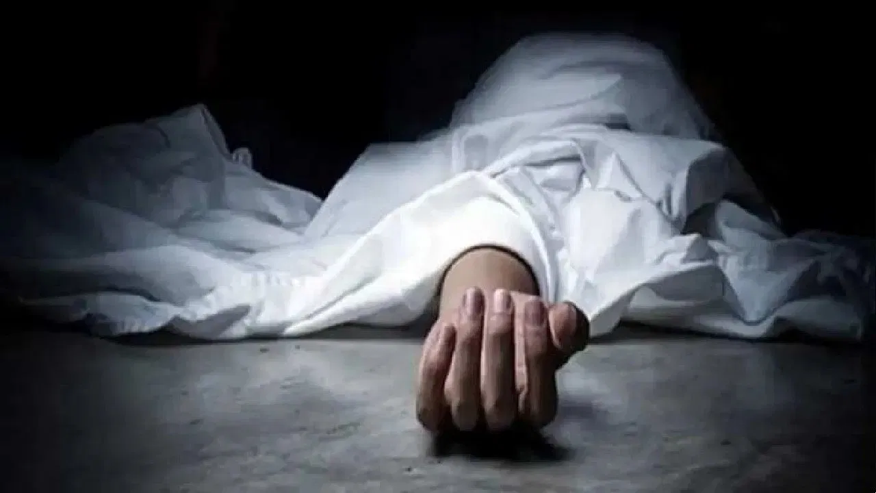 मोबाइल से बात करने के दौरान बिगड़ा बैलेंस, नोएडा में 17वीं मंजिल से नीचे गिरा इंडियन ऑयल का एग्जीक्यूटिव डायरेक्टर; मौत मोबाइल से बात करने के दौरान बिगड़ा बैलेंस, नोएडा में 17वीं मंजिल से नीचे गिरा इंडियन ऑयल का एग्जीक्यूटिव डायरेक्टर; मौत