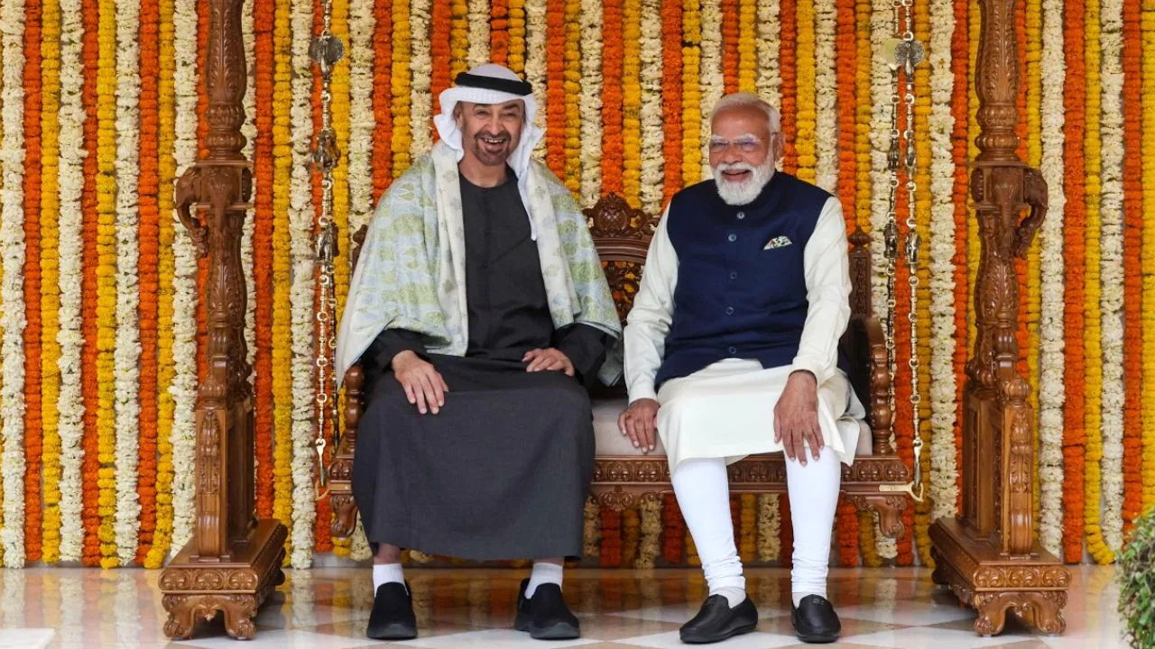 लकड़ी के झूले से लेकर पश्मीना शॉल तक… पीएम मोदी ने UAE राष्ट्रपति को क्या-क्या तोहफे दिए? लकड़ी के झूले से लेकर पश्मीना शॉल तक... पीएम मोदी ने UAE राष्ट्रपति को क्या-क्या तोहफे दिए?