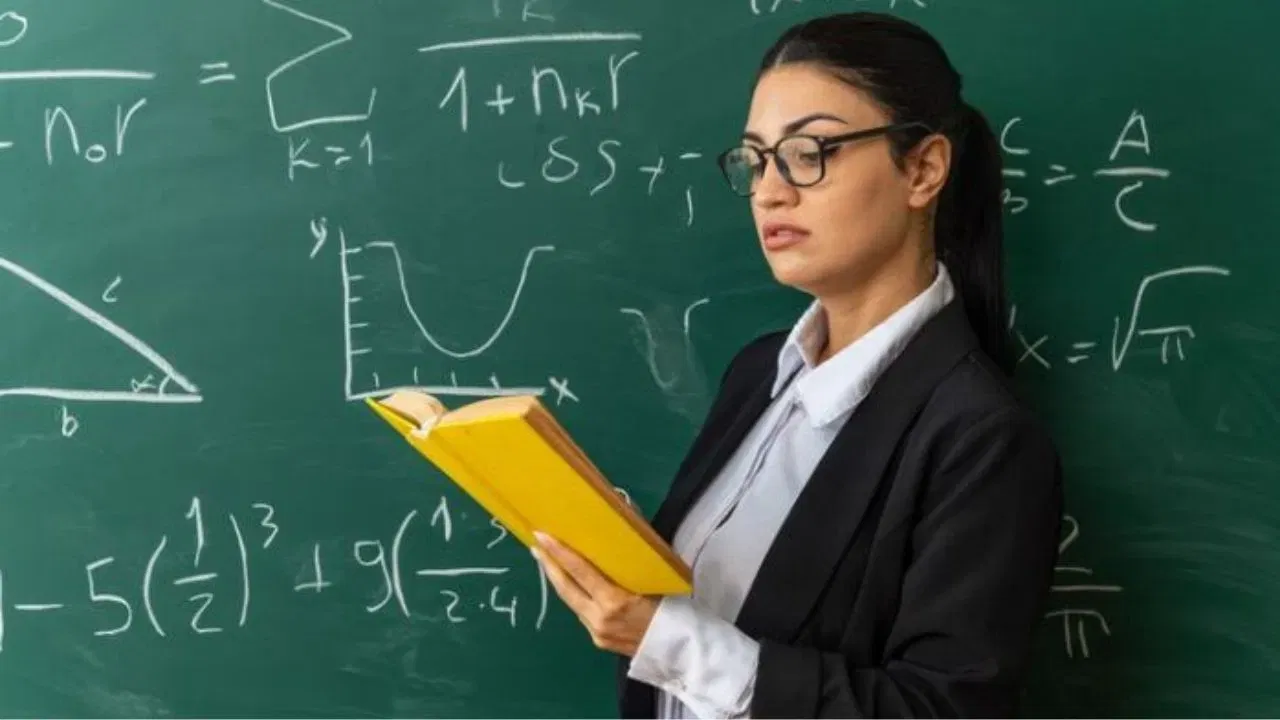 मध्य प्रदेश में 80 हजार गेस्ट टीचर्स की होगी भर्ती, जानें डिटेल्स लेक्चरर की सैलरी को लेकर क्या है AICTE का वो नियम, जिसे दिल्ली हाईकोर्ट ने भी बताया सही
