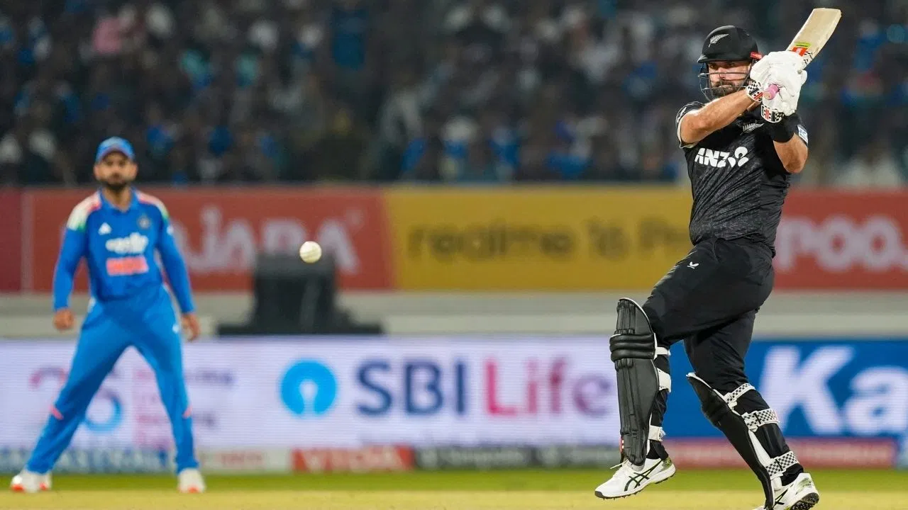 विराट कोहली से 7 घंटे में छिन गईं खुशियां, डैरिल मिचेल शतक ठोककर बने नंबर-1 विराट कोहली से 7 घंटे में छिन गईं खुशियां, डैरिल मिचेल शतक ठोककर बने नंबर-1