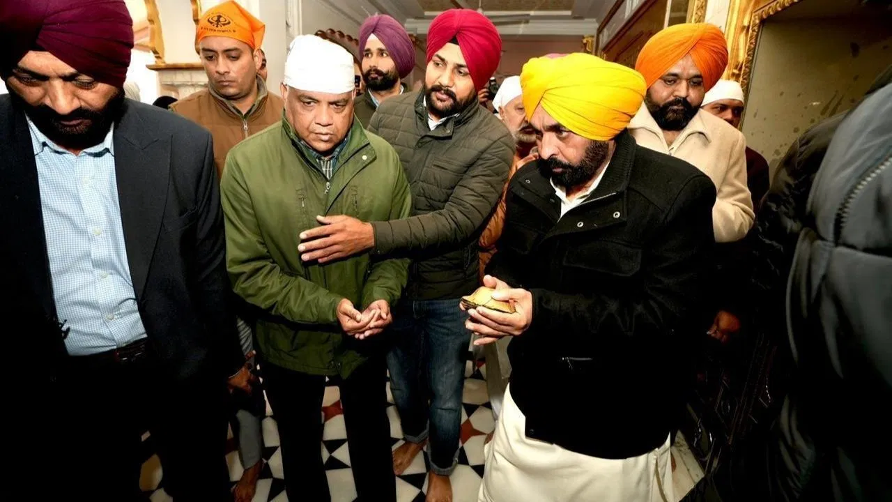श्री अकाल तख़्त साहिब में पेश होकर CM भगवंत मान ने मत्था टेका, फिर से कहा- लापता स्वरूपों की जांच जरूरी श्री अकाल तख़्त साहिब में पेश होकर CM भगवंत मान ने मत्था टेका, फिर से कहा- लापता स्वरूपों की जांच जरूरी
