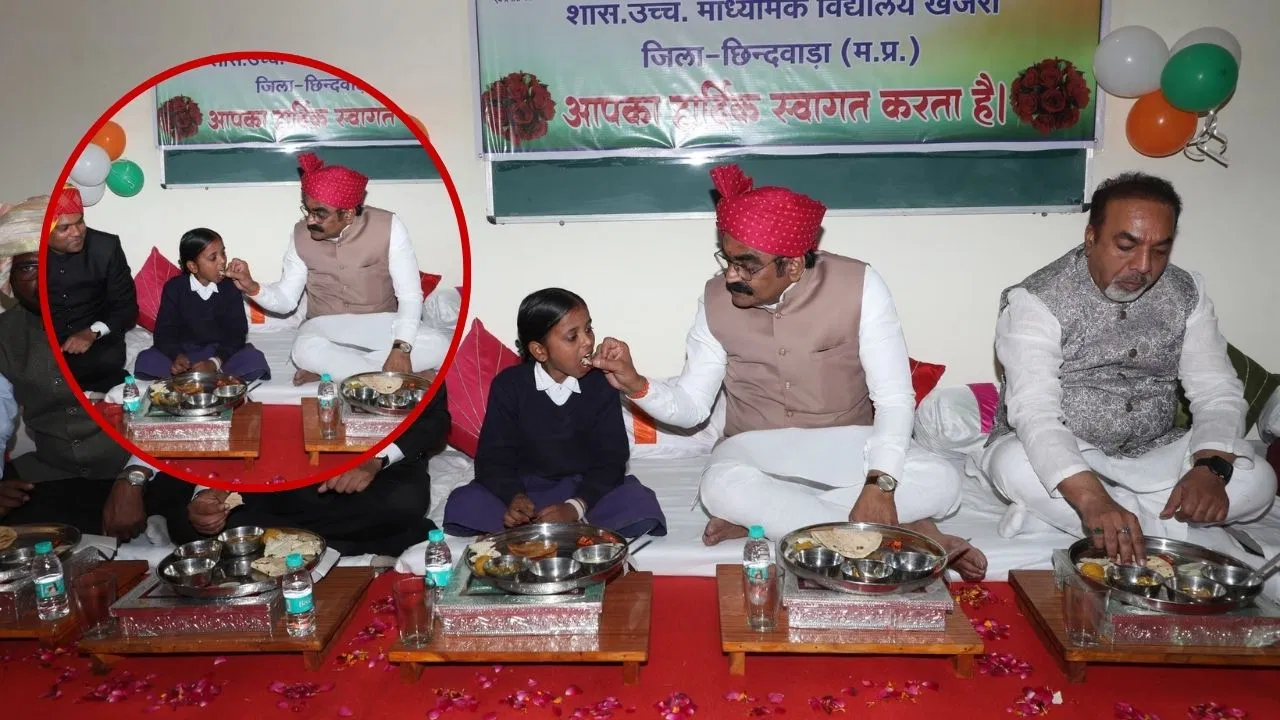 ‘हमारे आने का क्या मतलब, जब बच्चे ही नहीं’… छिंदवाड़ा में बच्चों की गैर-मौजूदगी देख भड़के मंत्री राकेश सिंह 'हमारे आने का क्या मतलब, जब बच्चे ही नहीं'... छिंदवाड़ा में बच्चों की गैर-मौजूदगी देख भड़के मंत्री राकेश सिंह