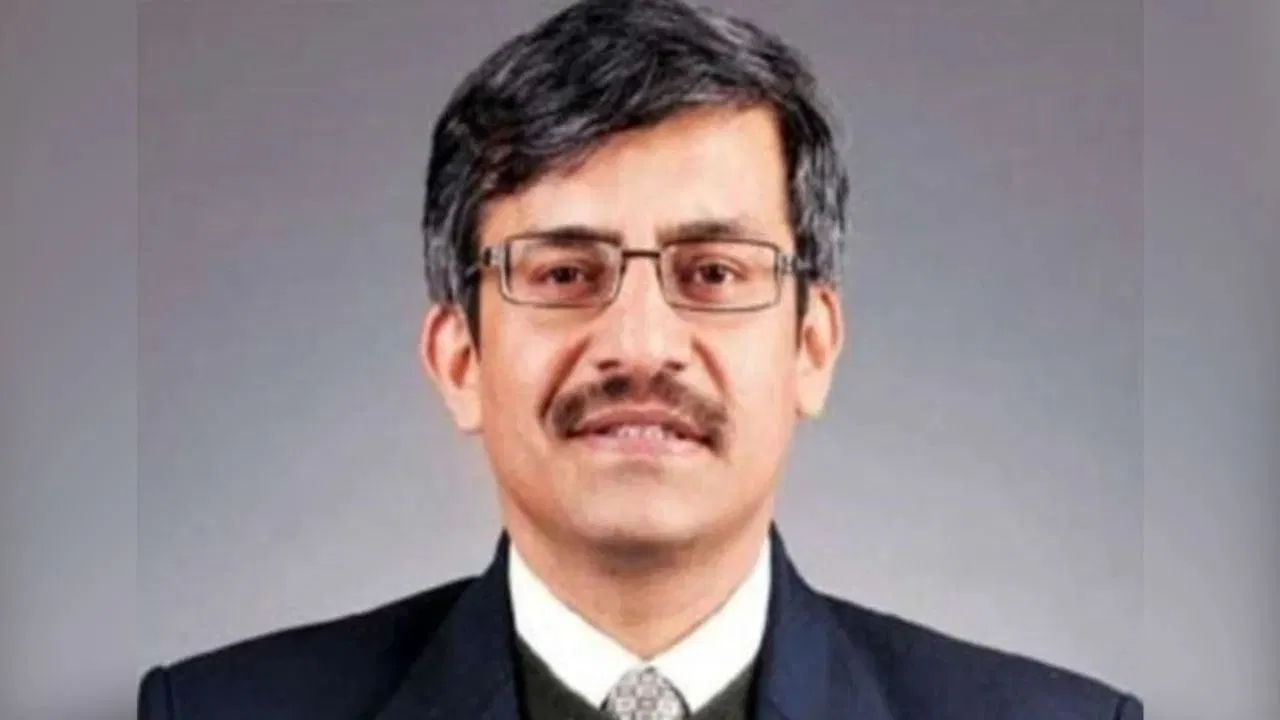 AI in Education: उच्च शिक्षा सचिव विनीत जोशी ने बताया एआई से कैसे बदलेगी एजुकेशन… स्टूडेंट्स को कैसे बोधन ऐप कराएगा आत्मसात? AI in Education: उच्च शिक्षा सचिव विनीत जोशी ने बताया एआई से कैसे बदलेगी एजुकेशन... स्टूडेंट्स को कैसे बोधन ऐप कराएगा आत्मसात?