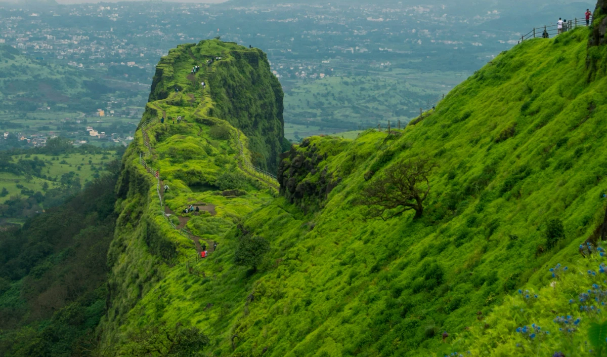 Adventure के हैं शौकीन? Maharashtra से Karnataka तक, ये 3 Trekking Peaks हैं परफेक्ट Adventure के हैं शौकीन? Maharashtra से Karnataka तक, ये 3 Trekking Peaks हैं परफेक्ट