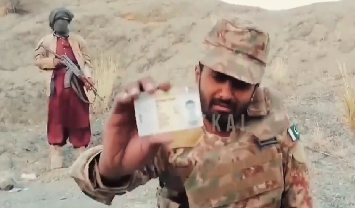 BLA के Viral Video में रोते Pakistani सैनिक, पूछा- सेना हमें अपना मानने से क्यों कर रही इनकार? BLA के Viral Video में रोते Pakistani सैनिक, पूछा- सेना हमें अपना मानने से क्यों कर रही इनकार?
