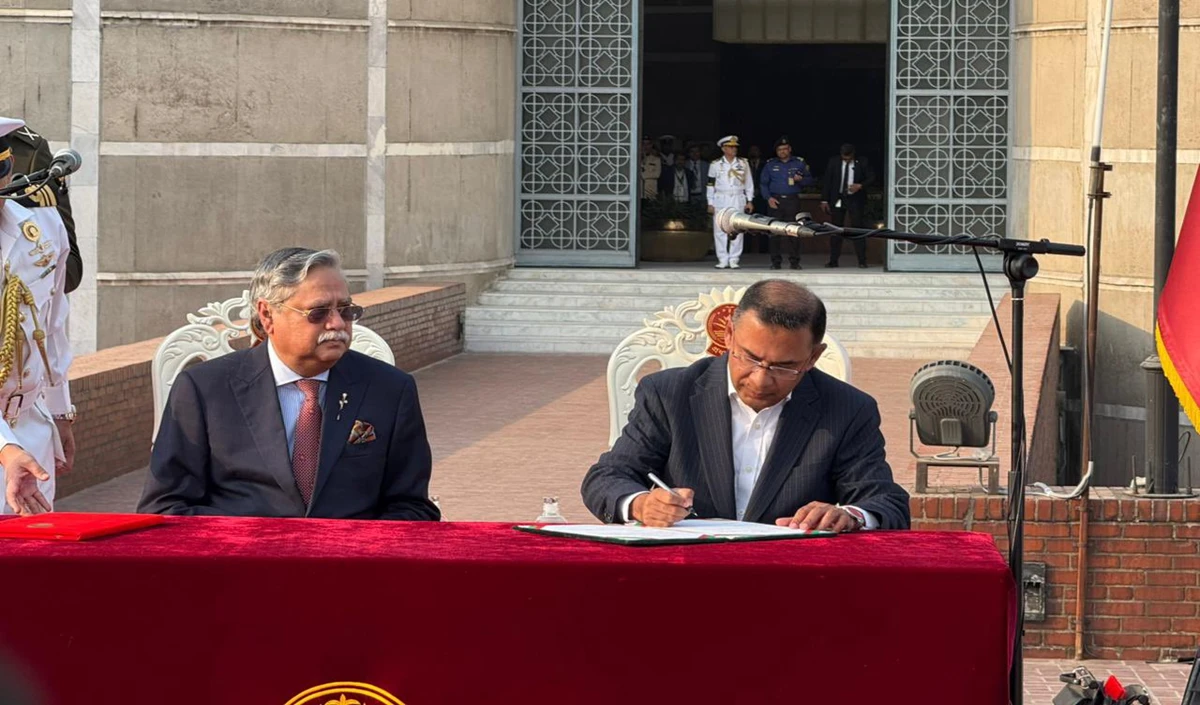 Bangladesh के 11वें प्रधानमंत्री बने तारिक रहमान, कैबिनेट मंत्रियों में कौन-कौन शामिल Bangladesh के 11वें प्रधानमंत्री बने तारिक रहमान, कैबिनेट मंत्रियों में कौन-कौन शामिल