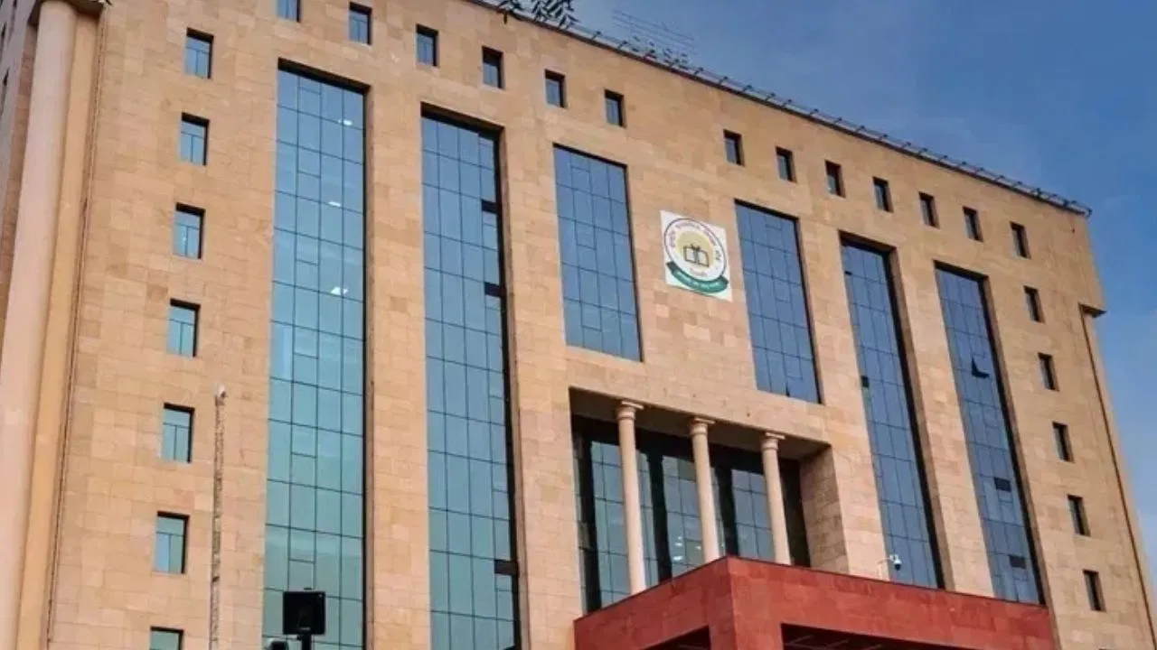 CBSE Board Exam 2026: सीबीएसई का 10वीं बोर्ड के दो एग्जाम को लेकर नया नोटिफिकेशन, पहली परीक्षा को बताया अनिवार्य, स्टूडेंट्स की मांग को ठुकराया CBSE Board Exam 2026: सीबीएसई का 10वीं बोर्ड के दो एग्जाम को लेकर नया नोटिफिकेशन, पहली परीक्षा को बताया अनिवार्य, स्टूडेंट्स की मांग को ठुकराया