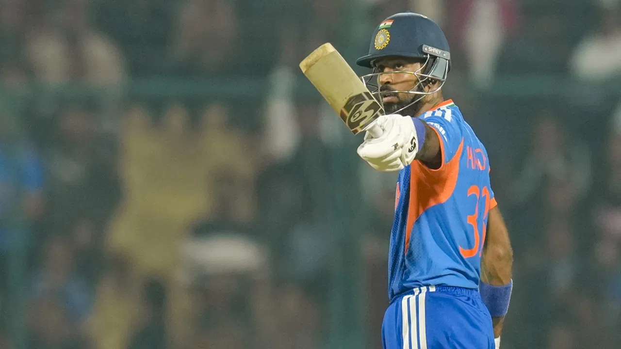 Hardik Pandya: हार्दिक पंड्या ने तूफानी अर्धशतक ठोकने के बाद क्यों दिखाई अपनी गर्दन, जानिए वजह Hardik Pandya: हार्दिक पंड्या ने तूफानी अर्धशतक ठोकने के बाद क्यों दिखाई अपनी गर्दन, जानिए वजह