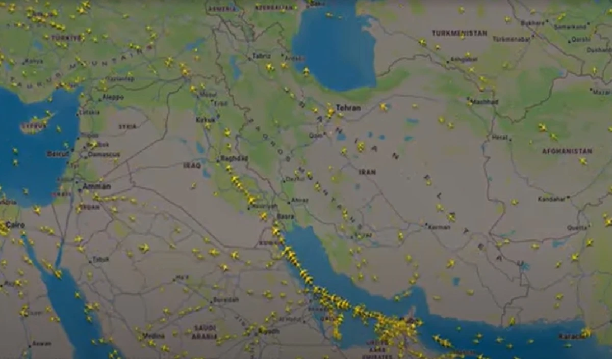 Iran-Israel War: हमलों के बाद मिनटों में खाली हुआ एयरस्पेस, Flightradar24 ने दिखाया खौफ का मंजर Iran-Israel War: हमलों के बाद मिनटों में खाली हुआ एयरस्पेस, Flightradar24 ने दिखाया खौफ का मंजर