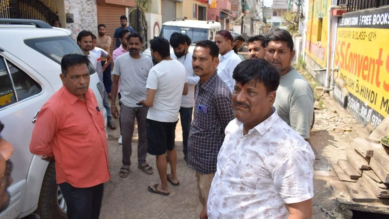 MP: भीषण सड़क हादसे में जबलपुर के 5 लोगों की मौत… महाकाल के दर्शन करने के बाद जा रहे थे खाटू श्याम MP: भीषण सड़क हादसे में जबलपुर के 5 लोगों की मौत... महाकाल के दर्शन करने के बाद जा रहे थे खाटू श्याम