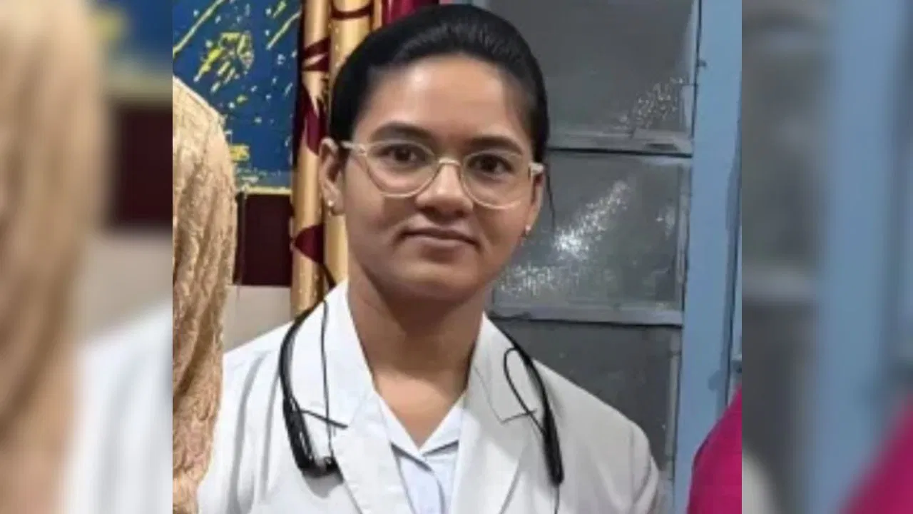 MP: सागर में हॉस्पिटल के बाहर नर्स का मर्डर, सरेआम बदमाश ने मारी 3 गोली; ड्यूटी खत्म कर लौट रही थी घर MP: सागर में हॉस्पिटल के बाहर नर्स का मर्डर, सरेआम बदमाश ने मारी 3 गोली; ड्यूटी खत्म कर लौट रही थी घर