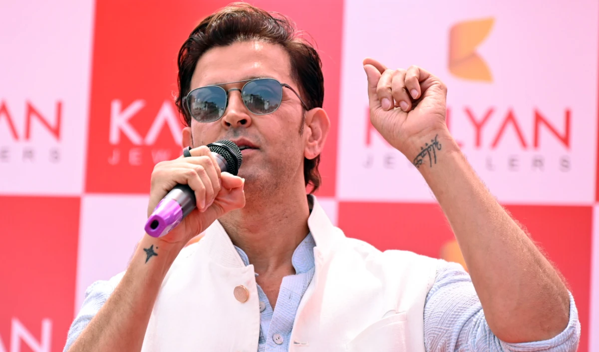 Mumbai Metro Pillar Collapse पर Hrithik Roshan ने जताई चिंता, अधिकारियों से की सख्त कार्रवाई की मांग Mumbai Metro Pillar Collapse पर Hrithik Roshan ने जताई चिंता, अधिकारियों से की सख्त कार्रवाई की मांग