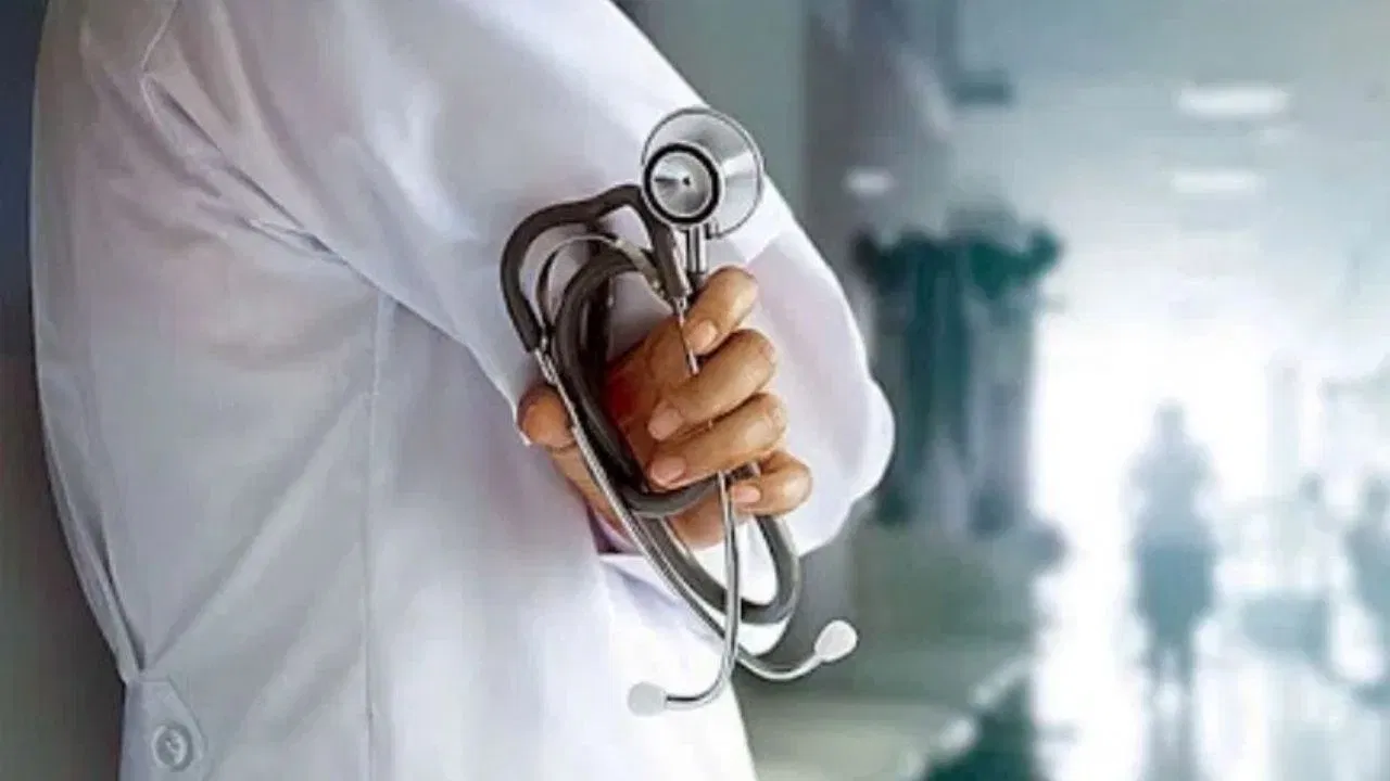 NEET UG 2026: 12वीं में मैथ्स पढ़ने वाले भी अब बन सकेंगे डॉक्टर, NMC ने दी बड़ी राहत, बस देना होगा ये एग्जाम NEET UG 2026: 12वीं में मैथ्स पढ़ने वाले भी अब बन सकेंगे डॉक्टर, NMC ने दी बड़ी राहत, बस देना होगा ये एग्जाम