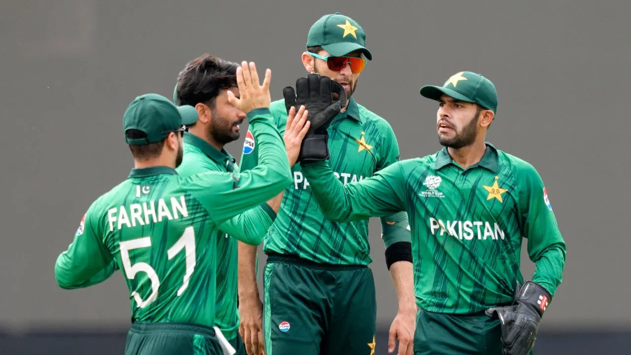 PAK vs NED T20 WC: पाकिस्तान ने हांफते-हांफते जीता पहला मैच, नीदरलैंड को हराने में छूटे पसीने PAK vs NED T20 WC: पाकिस्तान ने हांफते-हांफते जीता पहला मैच, नीदरलैंड को हराने में छूटे पसीने