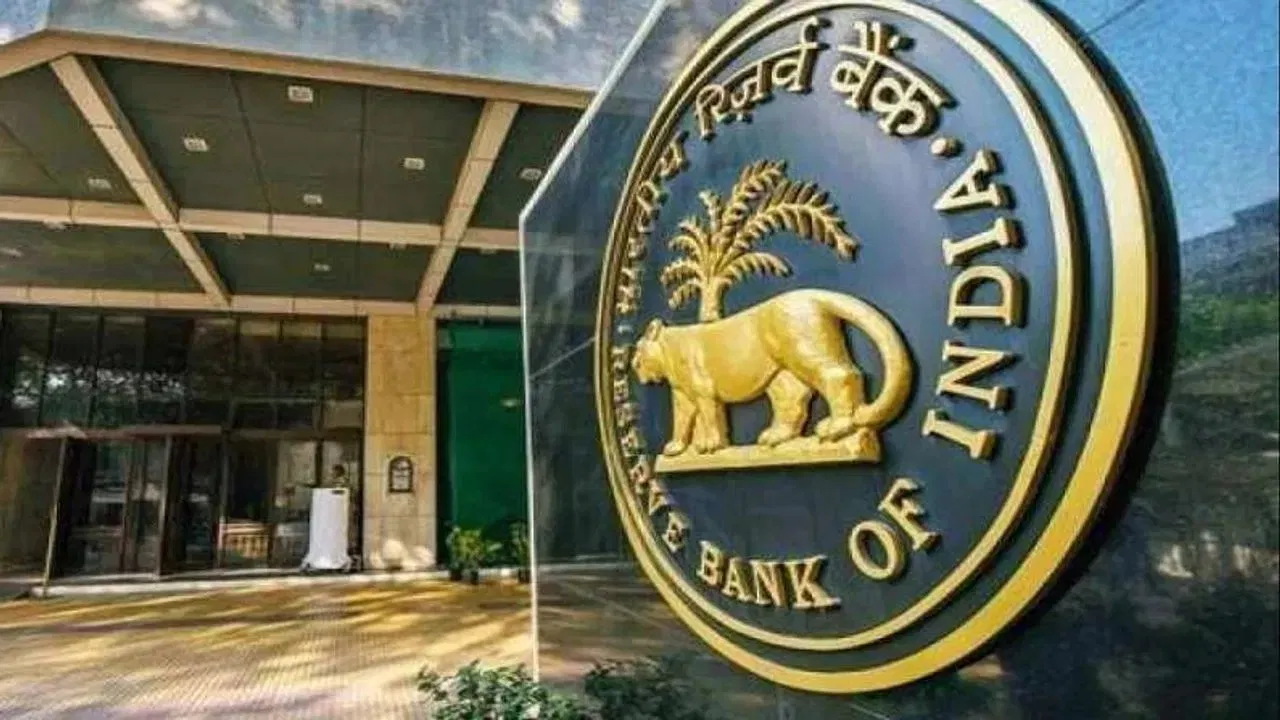 RBI के सख्त नियमों से ब्रोकर्स पर बढ़ेगा दबाव, बदलेगा फंडिंग का पूरा ढांचा RBI के सख्त नियमों से ब्रोकर्स पर बढ़ेगा दबाव, बदलेगा फंडिंग का पूरा ढांचा