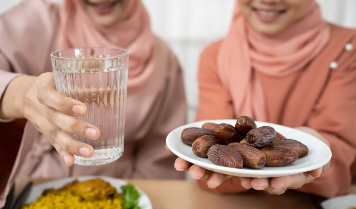 Ramadan 2026 Fasting Tips: रोजे में दिनभर High Energy के लिए अपनाएं ये Diet Plan, सिरदर्द-थकान रहेंगे दूर Ramadan 2026 Fasting Tips: रोजे में दिनभर High Energy के लिए अपनाएं ये Diet Plan, सिरदर्द-थकान रहेंगे दूर