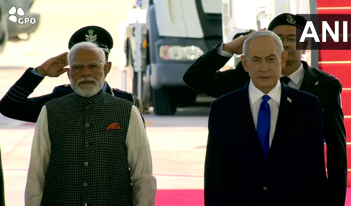 Red Carpet पर Netanyahu ने किया PM Modi का स्वागत, Tel Aviv में दिखी दो दोस्तों की ‘Special Chemistry’ Red Carpet पर Netanyahu ने किया PM Modi का स्वागत, Tel Aviv में दिखी दो दोस्तों की 'Special Chemistry'