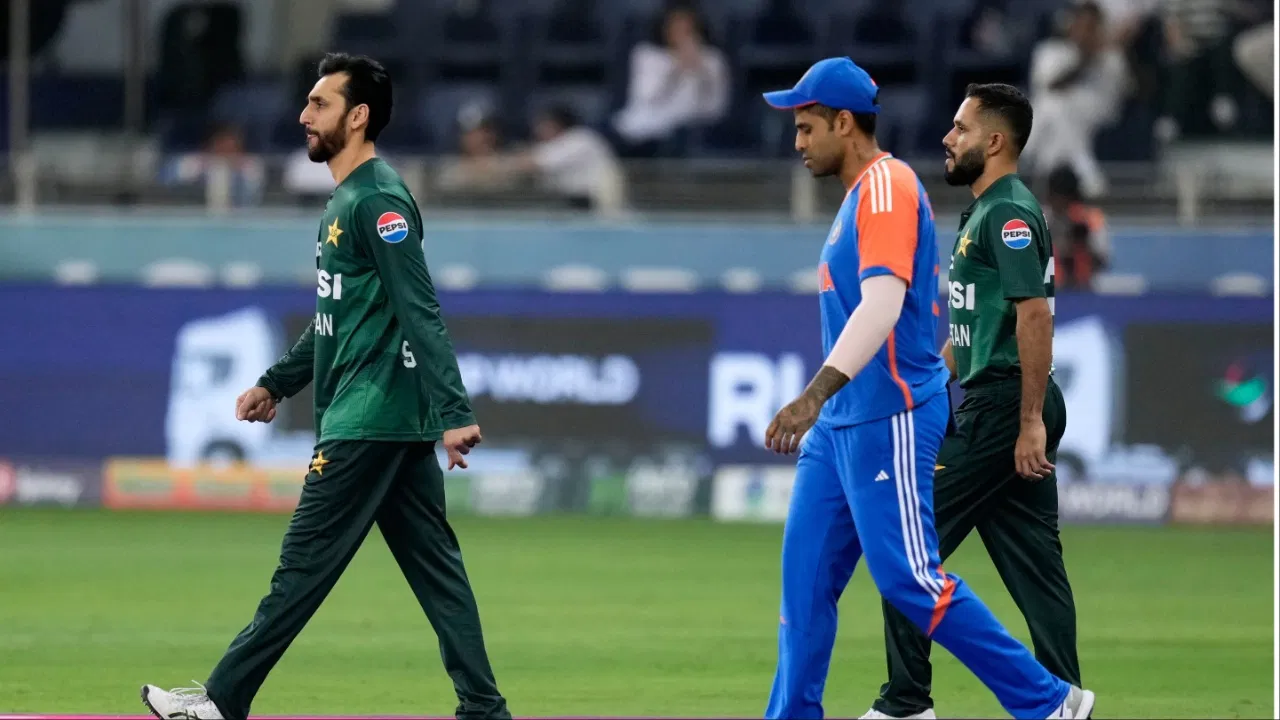 T20 World Cup 2026: IND vs PAK मैच होने से बच गए 15000000000 रुपये, जानें कैसे? T20 World Cup 2026: IND vs PAK मैच होने से बच गए 15000000000 रुपये, जानें कैसे?