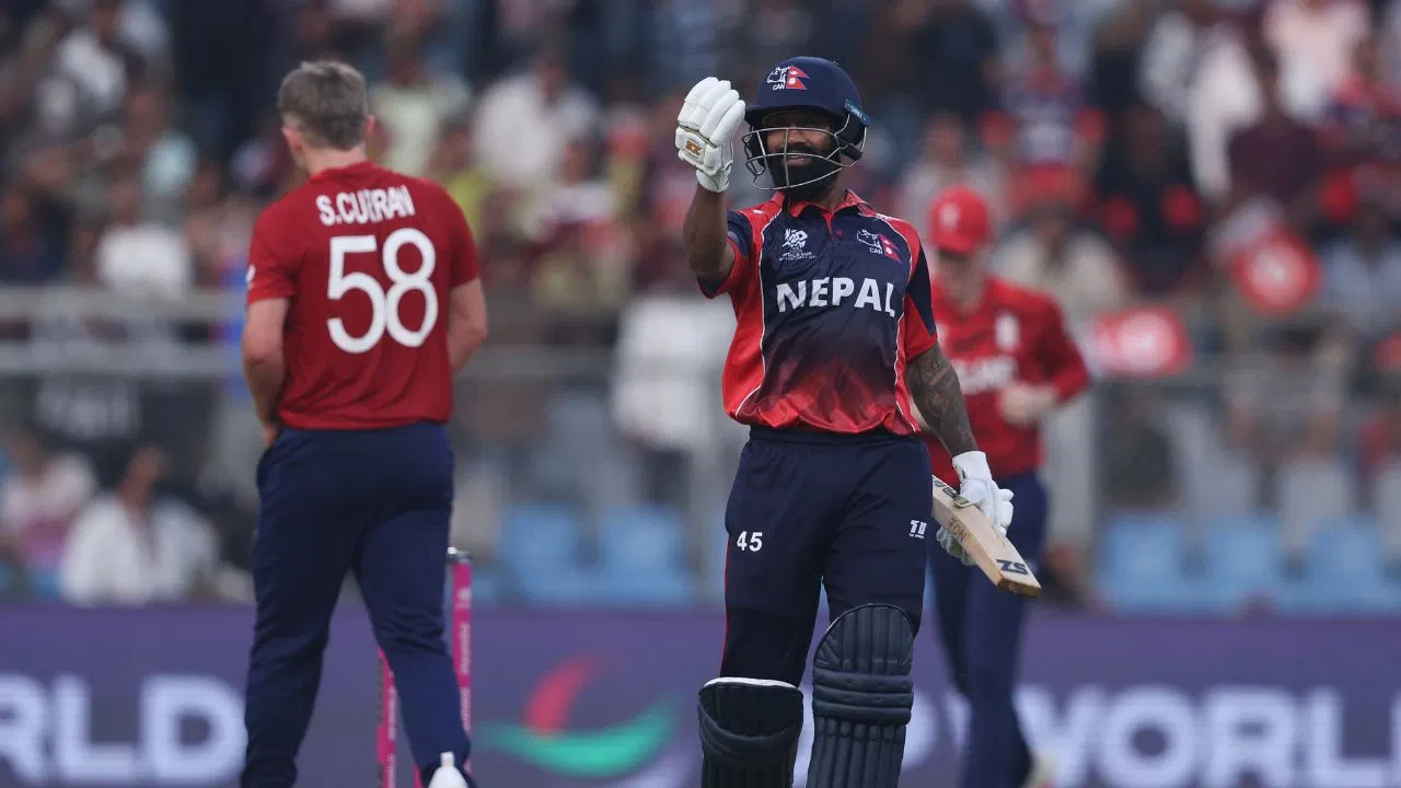 T20 World Cup: बाल-बाल बचा इंग्लैंड, आखिरी गेंद पर मैच हारा नेपाल, ऐसे पलटी बाजी T20 World Cup: बाल-बाल बचा इंग्लैंड, आखिरी गेंद पर मैच हारा नेपाल, ऐसे पलटी बाजी