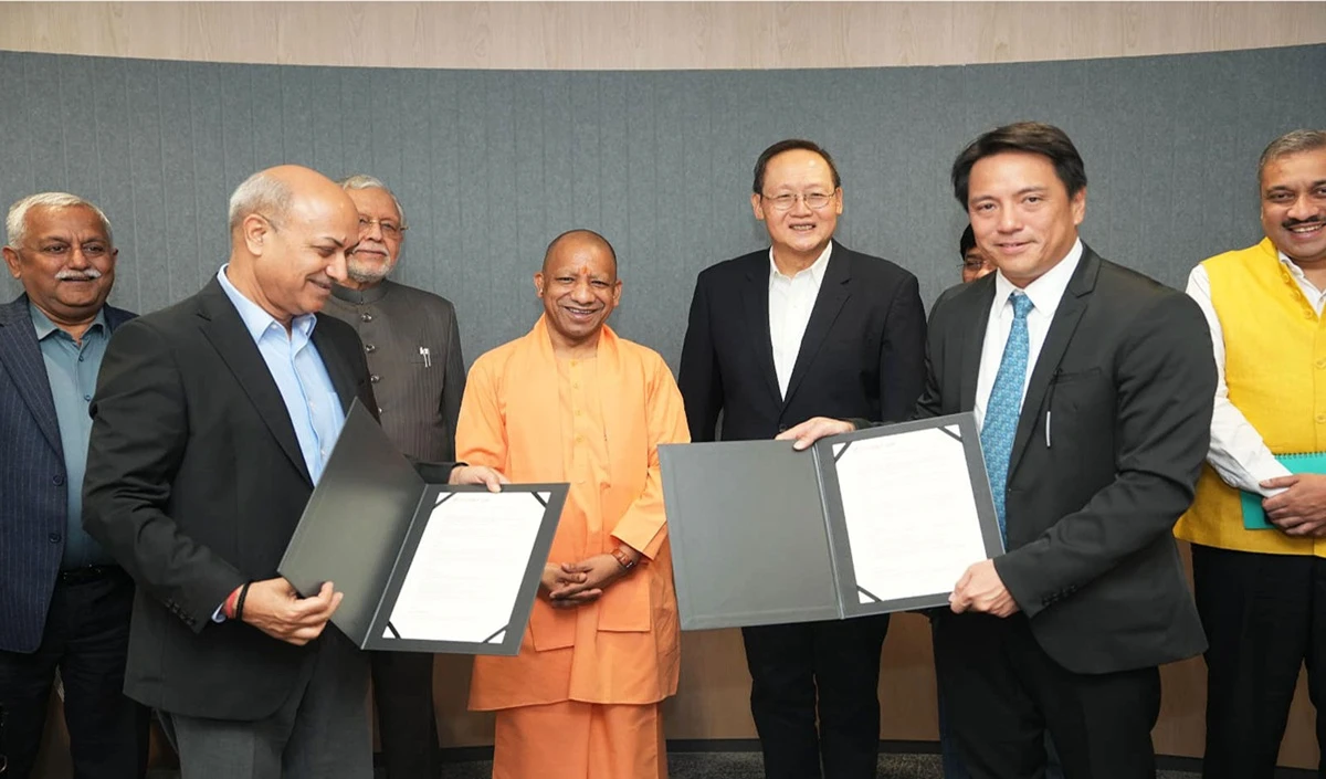 UP की Economy को मिलेगी नई उड़ान, Singapore दौरे पर CM Yogi ने किए कई बड़े MoU Sign UP की Economy को मिलेगी नई उड़ान, Singapore दौरे पर CM Yogi ने किए कई बड़े MoU Sign