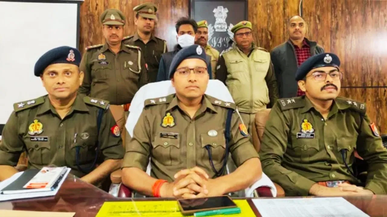 आंख में मिर्च डाली, 17 बार चाकू घोंपा… UPSC एस्पिरेंट ने सगे भाई को बेरहमी से मारा, क्यों बना हैवान? आंख में मिर्च डाली, 17 बार चाकू घोंपा... UPSC एस्पिरेंट ने सगे भाई को बेरहमी से मारा, क्यों बना हैवान?
