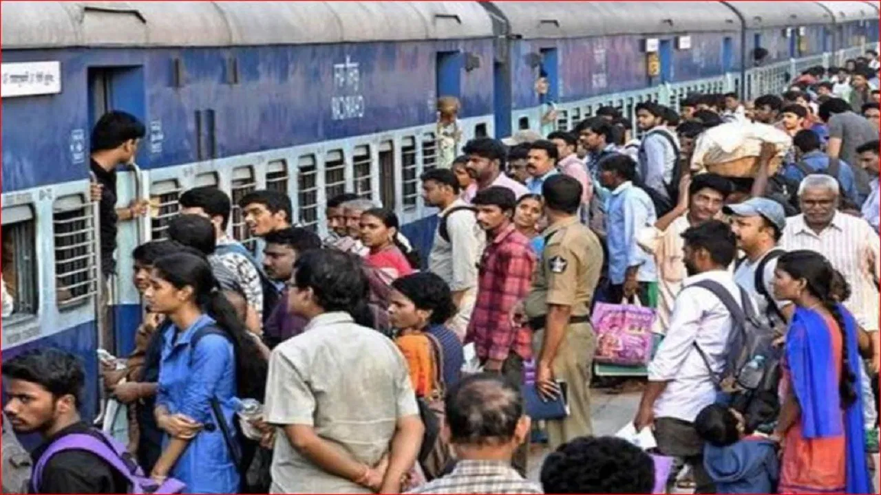 ‘चलो तुमको सीट दिलवाता हूं…’, ट्रेन में बिना टिकट चढ़ गई छात्रा, मजबूरी बताई तो मदद के बहाने TTE करने लगा अश्लील हरकत 'चलो तुमको सीट दिलवाता हूं...', ट्रेन में बिना टिकट चढ़ गई छात्रा, मजबूरी बताई तो मदद के बहाने TTE करने लगा अश्लील हरकत