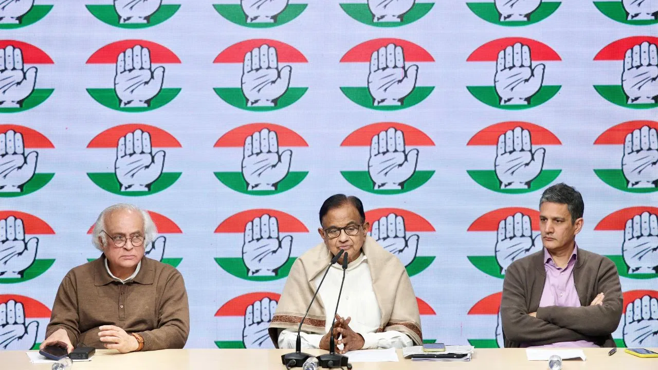 चिदंबरम ने आम बजट को बताया विफल, आर्थिक रणनीति पर उठाए सवाल; गिनाईं 10 चुनौतियां चिदंबरम ने आम बजट को बताया विफल, आर्थिक रणनीति पर उठाए सवाल; गिनाईं 10 चुनौतियां