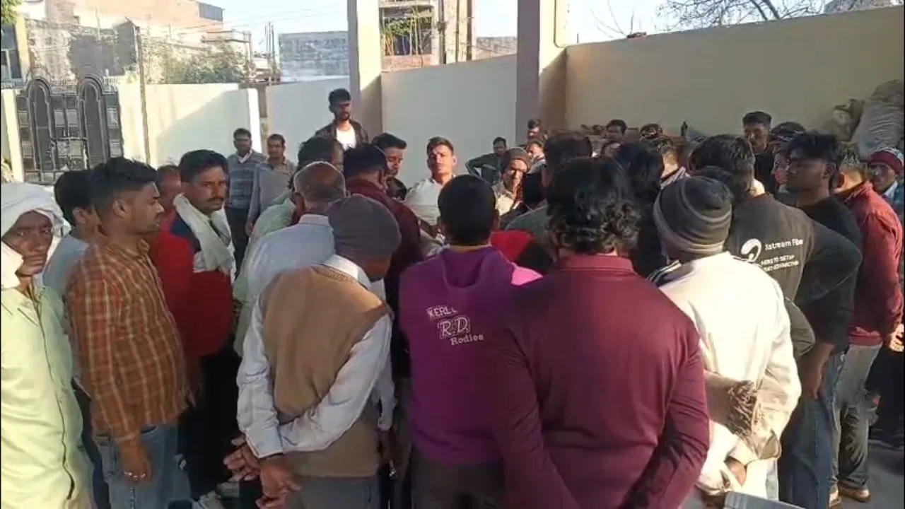 छह दिन बाद निकलनी थी युवक की बारात, मौत से घर में मातम… हत्या या आत्महत्या में उलझी कहानी छह दिन बाद निकलनी थी युवक की बारात, मौत से घर में मातम... हत्या या आत्महत्या में उलझी कहानी
