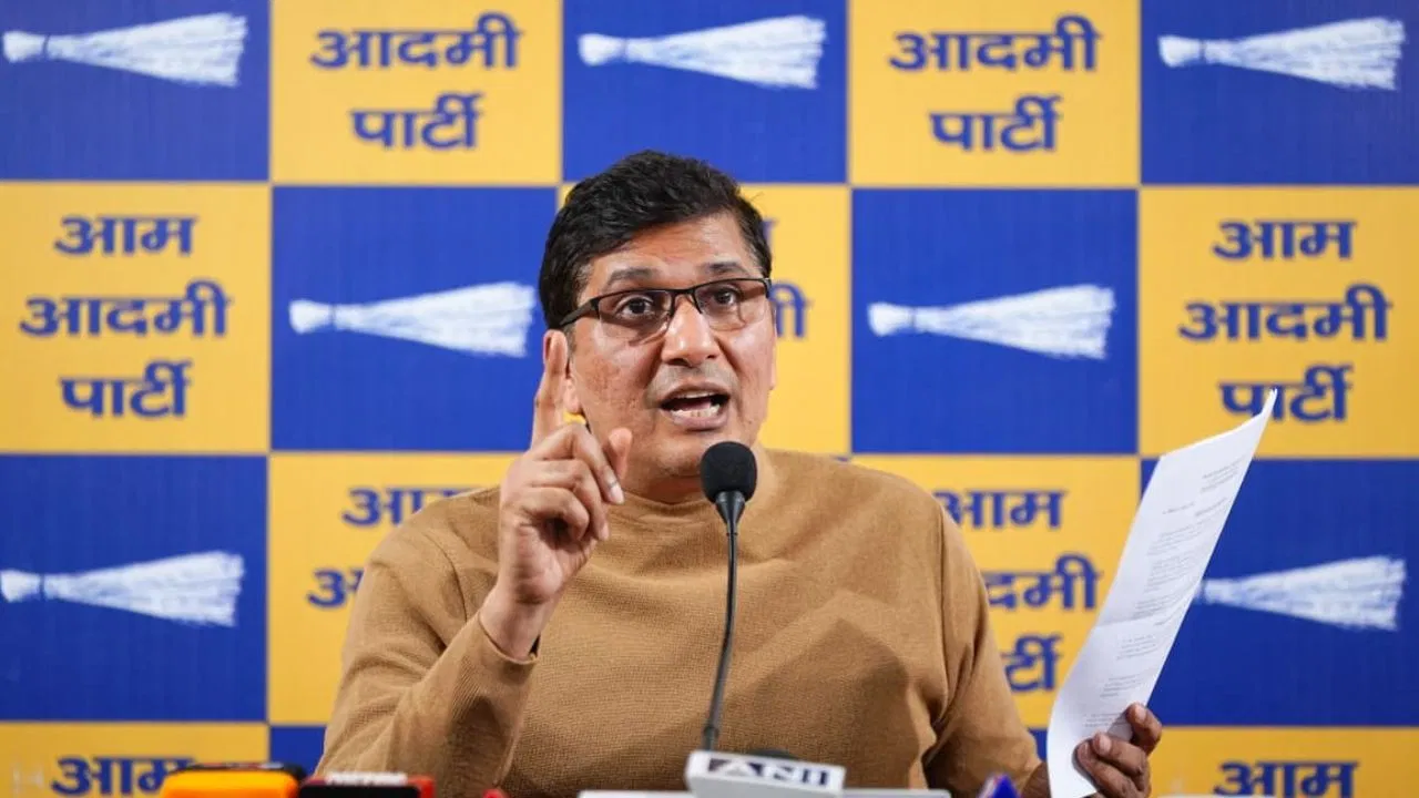 हत्या और हादसों से दहली दिल्ली, सरकार खामोश… AAP नेताओं का BJP सरकार पर निशाना जनकपुरी हादसा नोएडा में इंजीनियर की मौत जैसा... AAP नेताओं का दिल्ली सरकार पर हमला