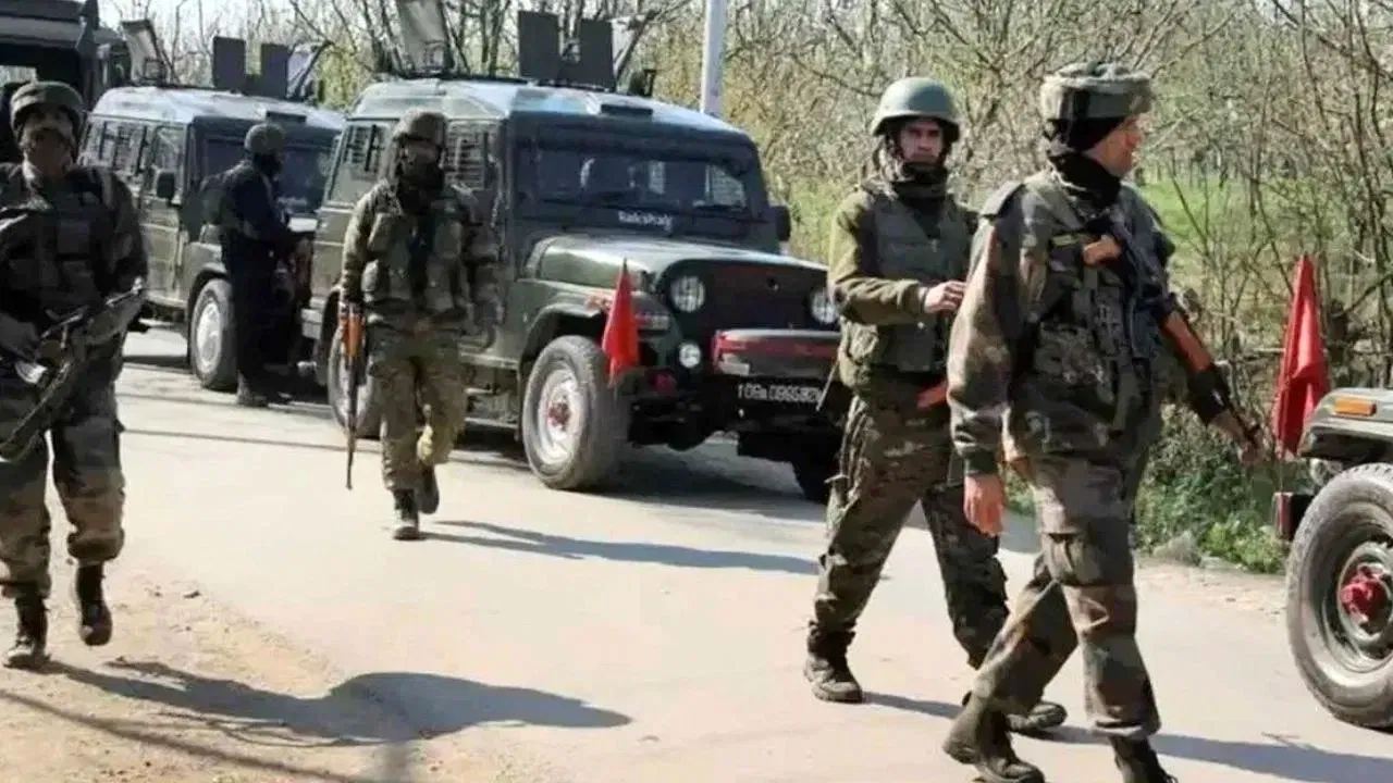जम्मू-कश्मीर में पाक की बड़ी साजिश नाकाम, ड्रोन से भेजी 20 करोड़ की हेरोइन जम्मू-कश्मीर में पाक की बड़ी साजिश नाकाम, ड्रोन से भेजी 20 करोड़ की हेरोइन