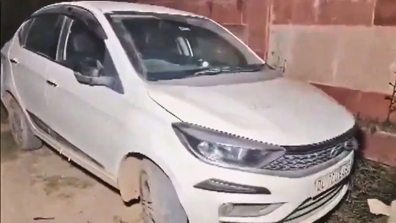 दिल्ली के तीन मौतों की गुत्थी उलझी… घटना के दिन तांत्रिक से मिले थे मृतक, क्या तंत्र साधना के चक्कर में गई तीनों की जान? दिल्ली के तीन मौतों की गुत्थी उलझी... घटना के दिन तांत्रिक से मिले थे मृतक, क्या तंत्र साधना के चक्कर में गई तीनों की जान?