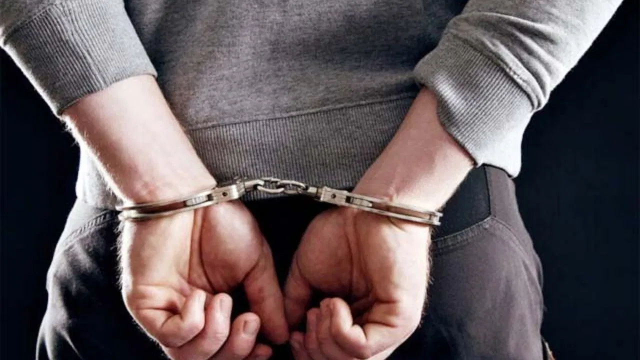 दिल्ली: दोस्त ही निकला हत्यारा… चांदनी चौक में युवक की पत्थर से कुचलकर की थी हत्या, आरोपी गिरफ्तार दिल्ली: दोस्त ही निकला हत्यारा... चांदनी चौक में युवक की पत्थर से कुचलकर की थी हत्या, आरोपी गिरफ्तार