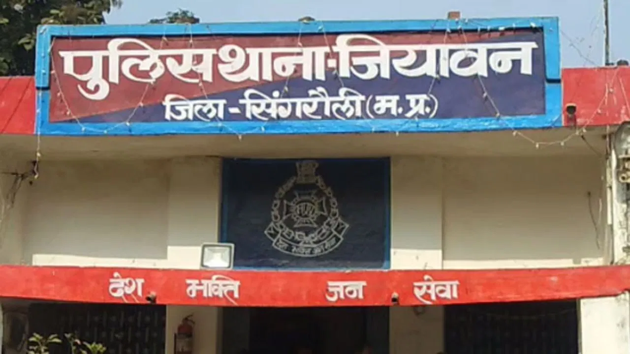 पत्नी को गर्भपात हुआ, जादू-टोने के शक में पति ने 2 की जान ले ली; वारदात से पहले आंगन में बनाया था चबूतरा पत्नी को गर्भपात हुआ, जादू-टोने के शक में पति ने 2 की जान ले ली; वारदात से पहले आंगन में बनाया था चबूतरा