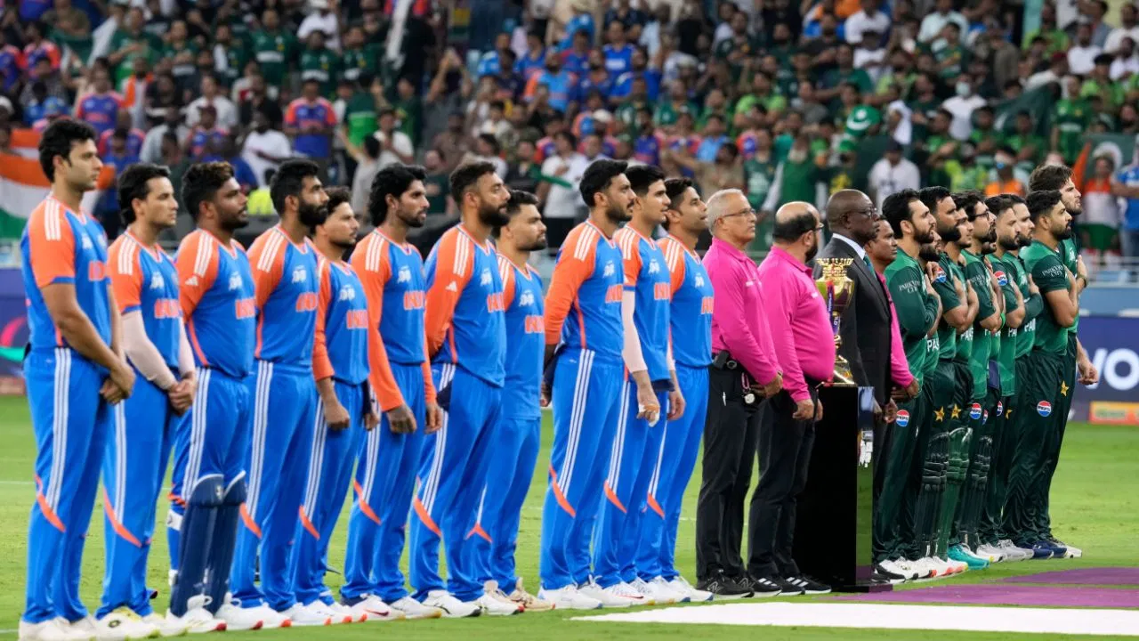 पाकिस्तान ने बदला फैसला, T20 वर्ल्ड कप में होगा IND vs PAK मैच, लाहौर में लगी मुहर पाकिस्तान ने बदला फैसला, T20 वर्ल्ड कप में होगा IND vs PAK मैच, लाहौर में लगी मुहर