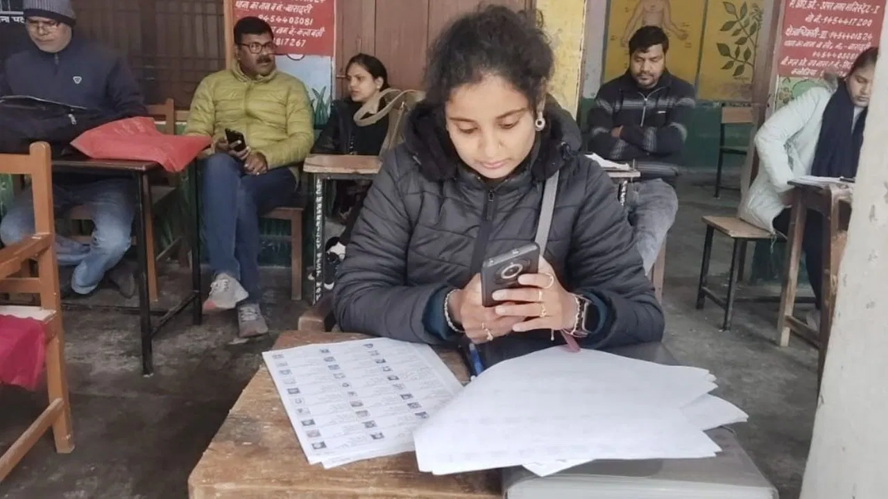 बरेली में 3.50 लाख वोटर्स के नामों में गड़बड़ी… कट सकते हैं नाम, सही कराने का अभी भी मौका बरेली में 3.50 लाख वोटर्स के नामों में गड़बड़ी... कट सकते हैं नाम, सही कराने का अभी भी मौका