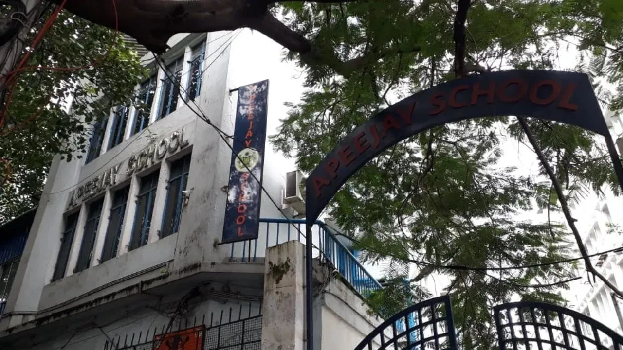 बोर्ड एग्जाम से पहले एपीजे स्कूल में हंगामा, फीस विवाद के बाद हुआ एडमिट कार्ड जारी बोर्ड एग्जाम से पहले एपीजे स्कूल में हंगामा, फीस विवाद के बाद हुआ एडमिट कार्ड जारी