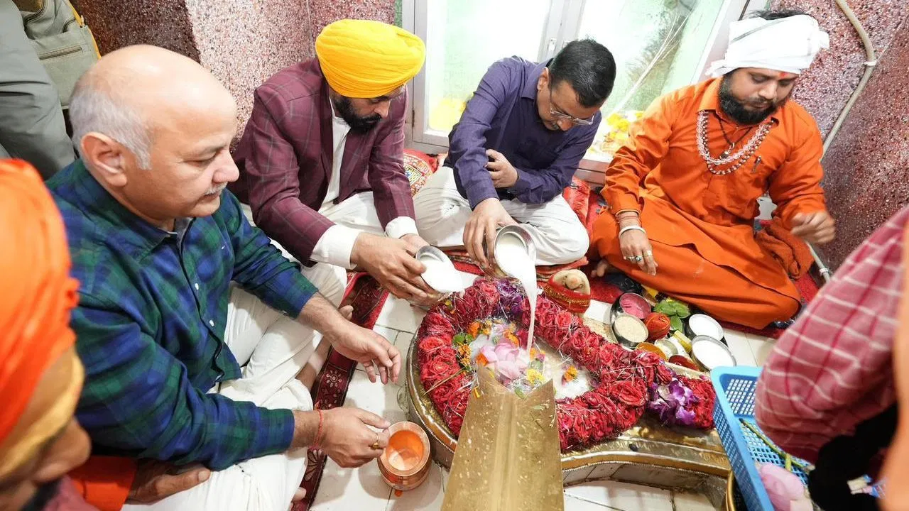 भगवान शिव की देश और पंजाब पर कृपा बरसे…अरविंद केजरीवाल और भगवंत मान ने श्री रणकेश्वर महादेव मंदिर में माथा टेका भगवान शिव की देश और पंजाब पर कृपा बरसे...अरविंद केजरीवाल और भगवंत मान ने श्री रणकेश्वर महादेव मंदिर में माथा टेका