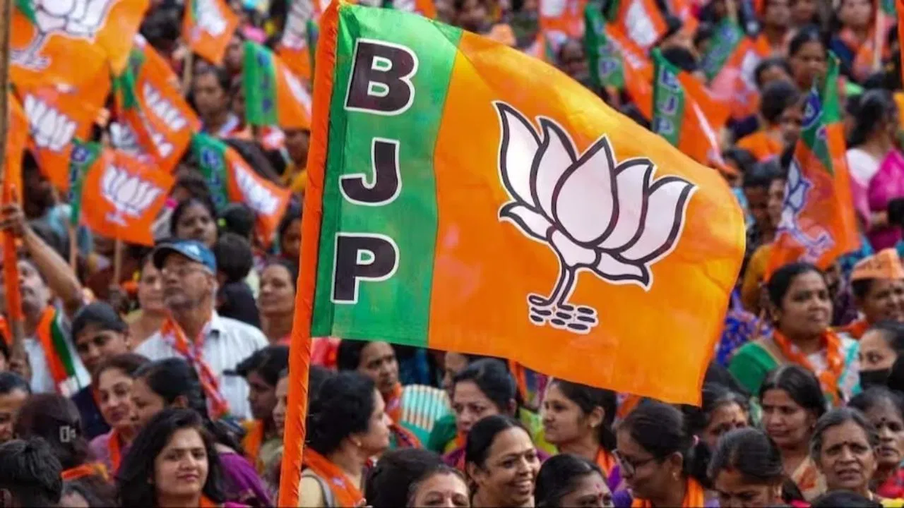 मणिपुर में सरकार गठन को लेकर हलचल तेज, BJPहाईकमान ने सभी NDA विधायकों को बुलाया दिल्ली मणिपुर में सरकार गठन को लेकर हलचल तेज, BJPहाईकमान ने सभी NDA विधायकों को बुलाया दिल्ली